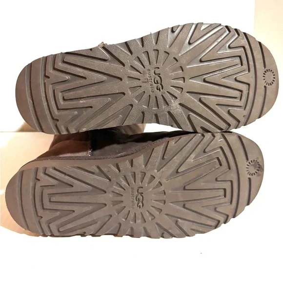 UGG Women's suede Chocolate Winter Boots US size 7 - Picture 3 of 6